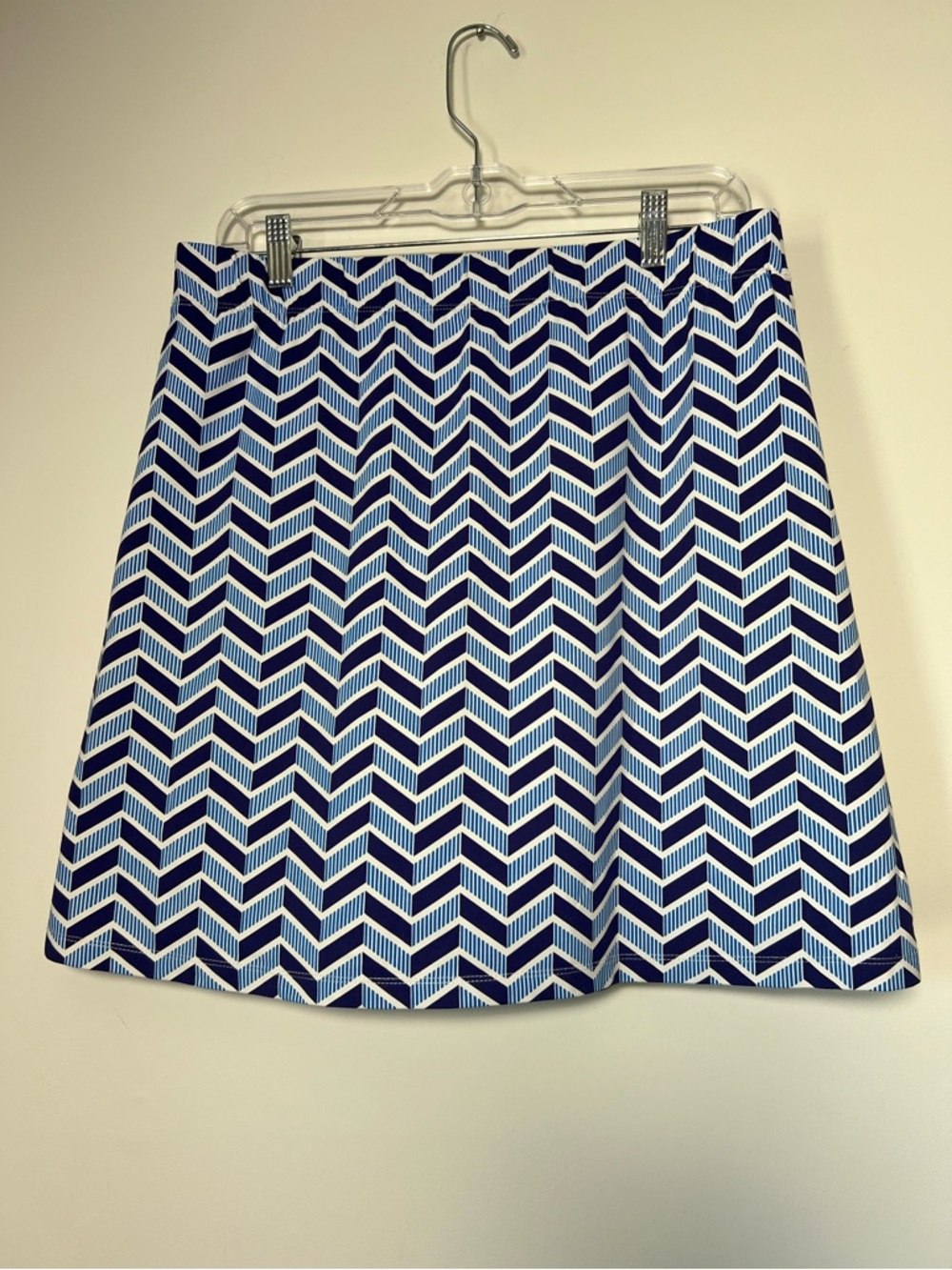J. McLaughlin Catalina Cloth Palm Springs Skort Navy & Blue Chevron Stripes - Picture 9 of 11